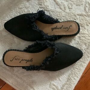 Free People 37/7 black suede mules